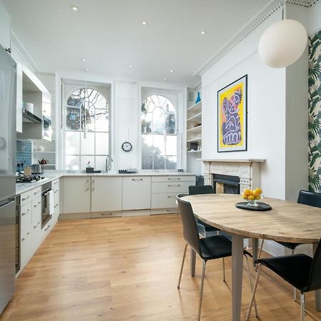 Sleek Flat With Communal Courtyard Лондон Экстерьер фото